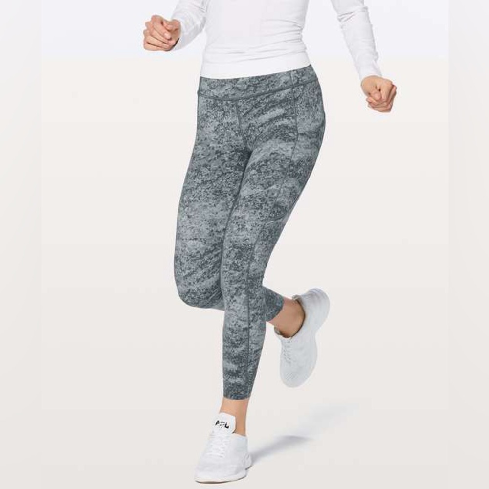 EUC Lululemon Area Ice Grey Fast & Free Leggings